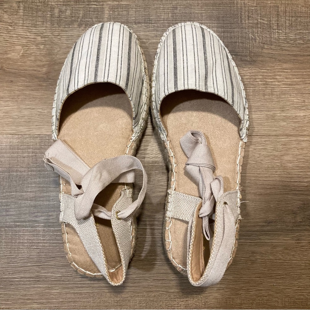 Old Navy Wrap/Lace Up Sandals